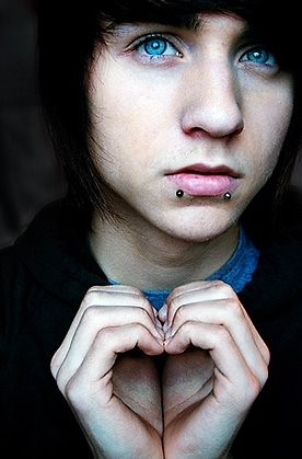 Alex . < 3