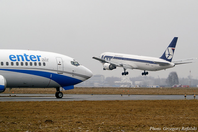 Boeing 737-4C9 