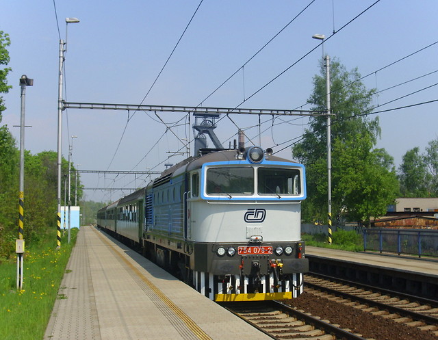 754 079-2