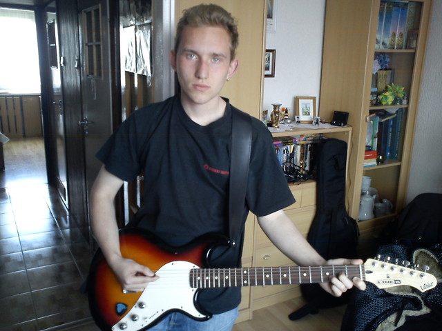 Nauka gry na gitarze u kumpla :D
