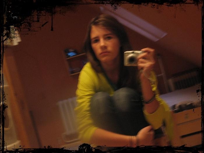 w pokoju .;]