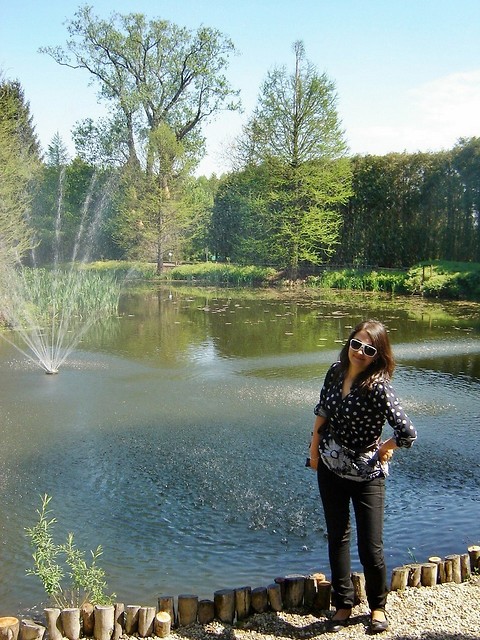 radosny :))