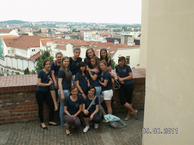 z dziewuszkami;**
