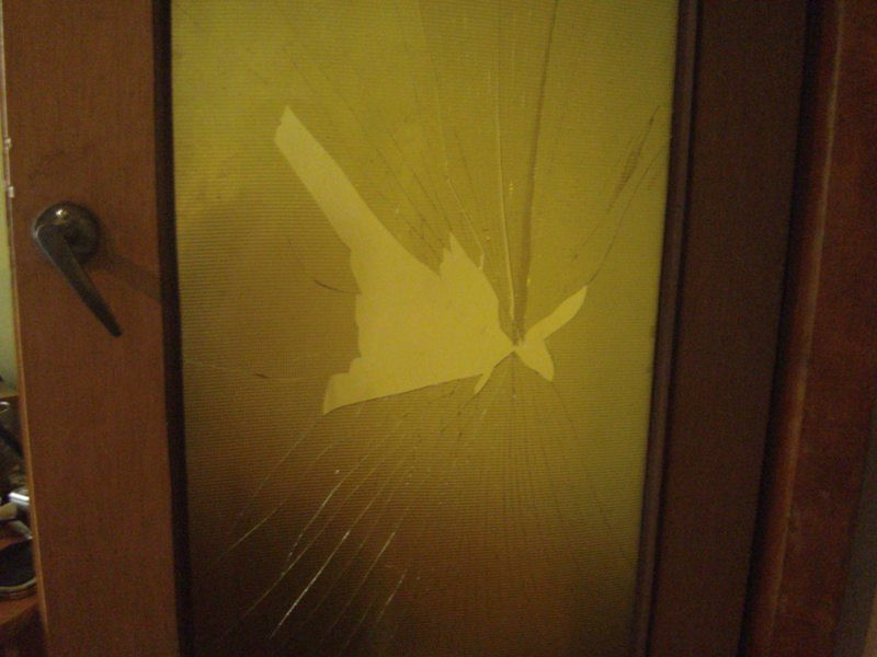 [32] Broken Glass