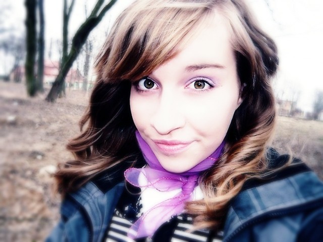 HI ; >