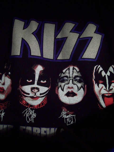  Kiss.