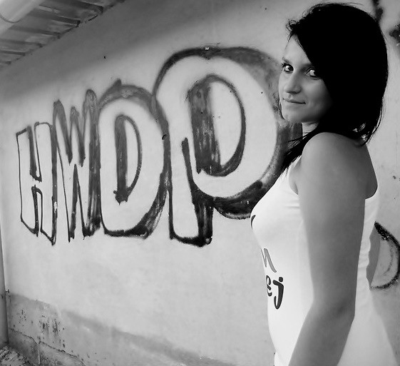 To ona pocieszaa innych. 