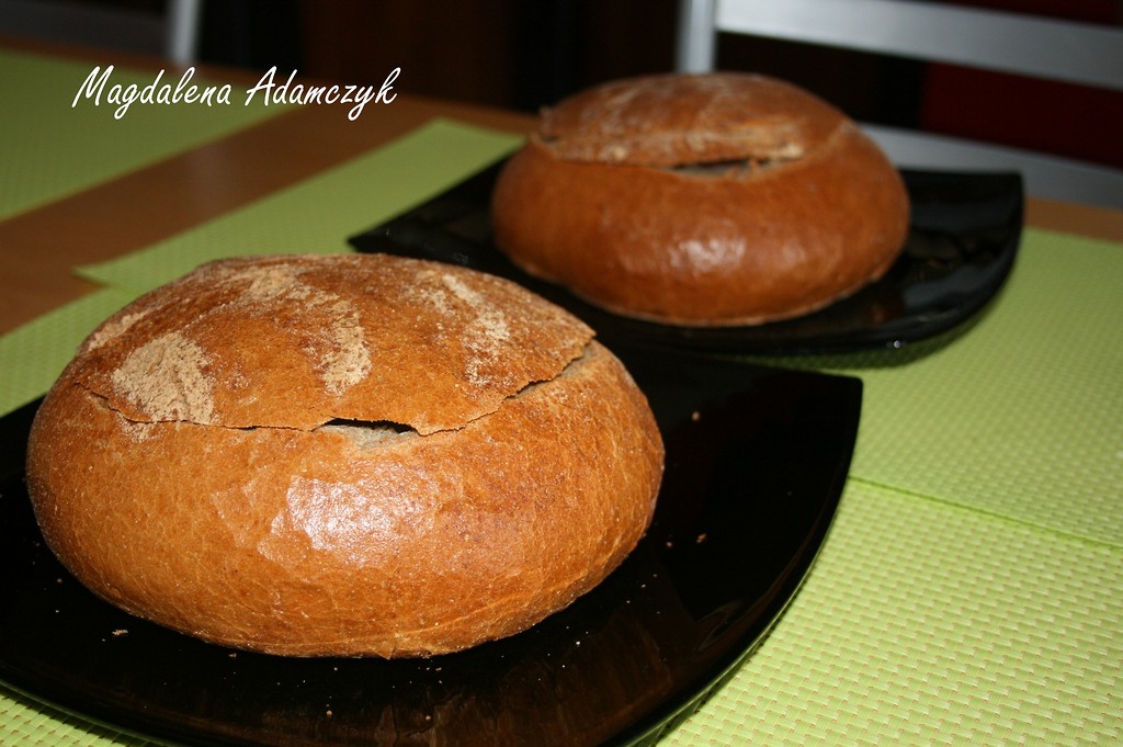 8. urek w chlebie.