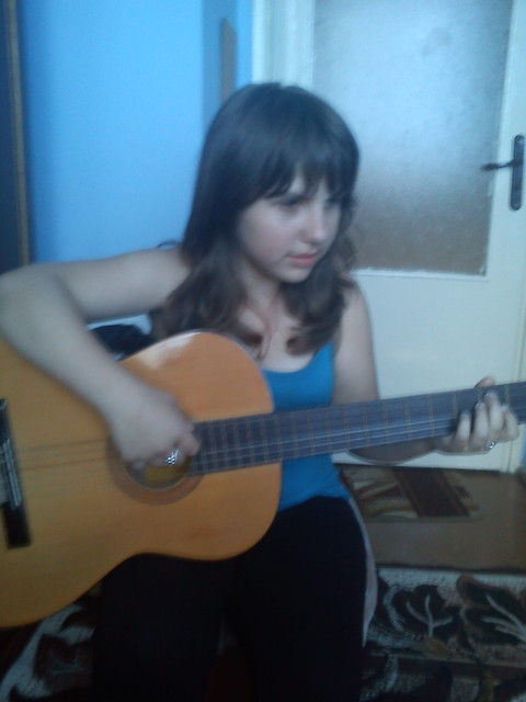 Gitarkaa . ;**