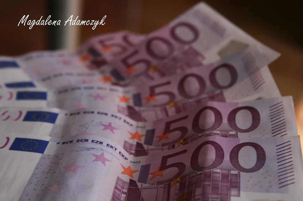 37. 2500€.