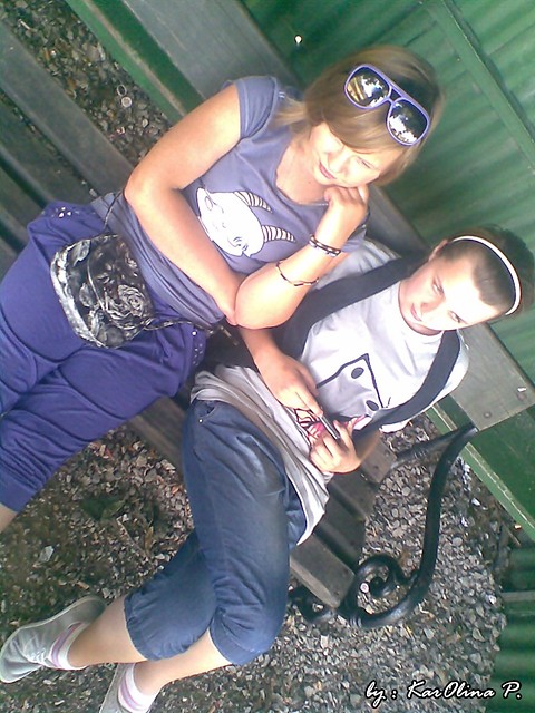 9 .' z WeRr ; **