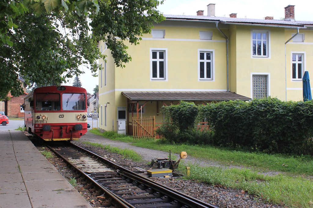 810 070-3