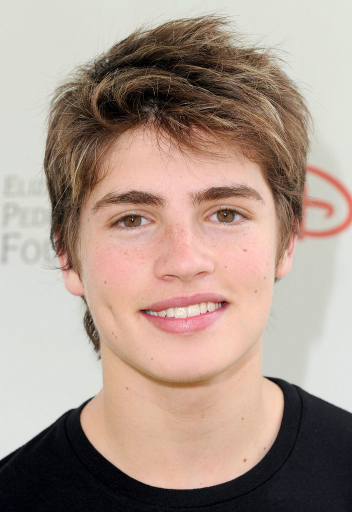 Gregg Sulkin .