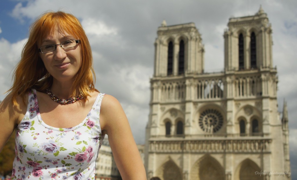 przed Notre Dame de Paris
