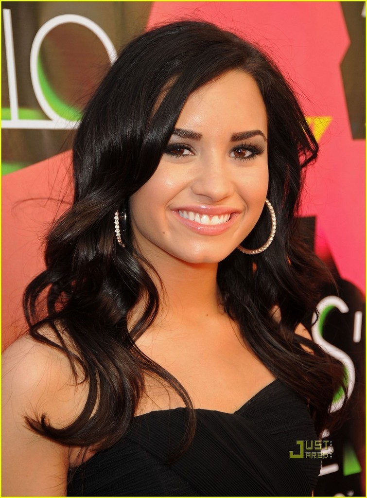 Demi Lovato .