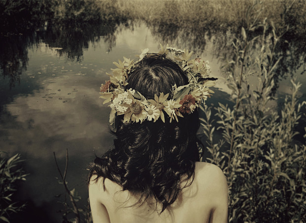 In the evening she goes to drown