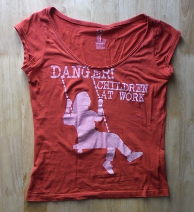 T-shirt z napisem
