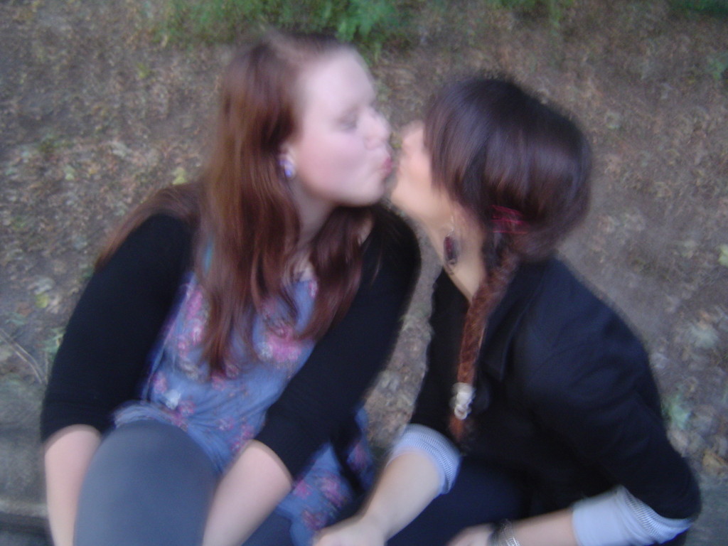 kiss.