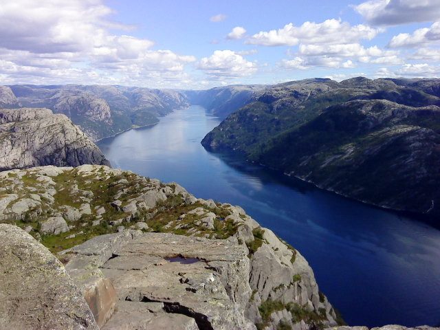 Lysenfjorden