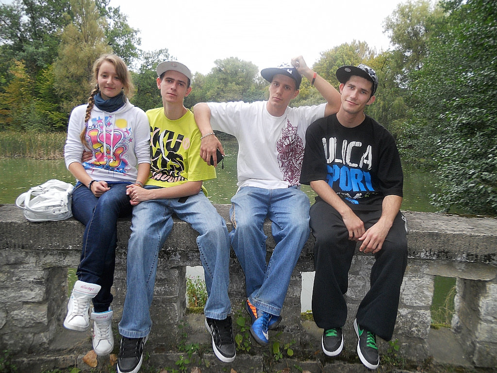4 'abstynentw' + 5 za aparatem