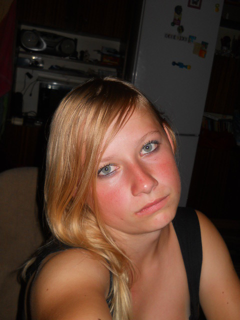 Mojee < 33 .