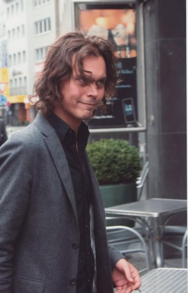 Ville Valo z rozwianym wosem