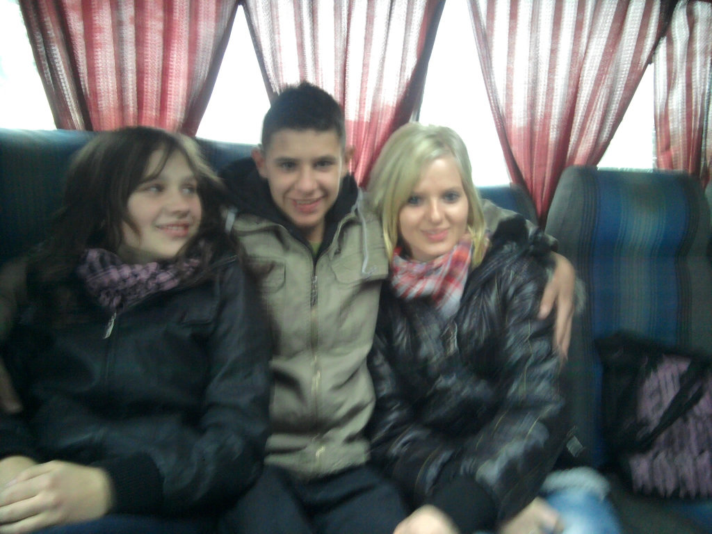 Z wariatami w autobusie;**
