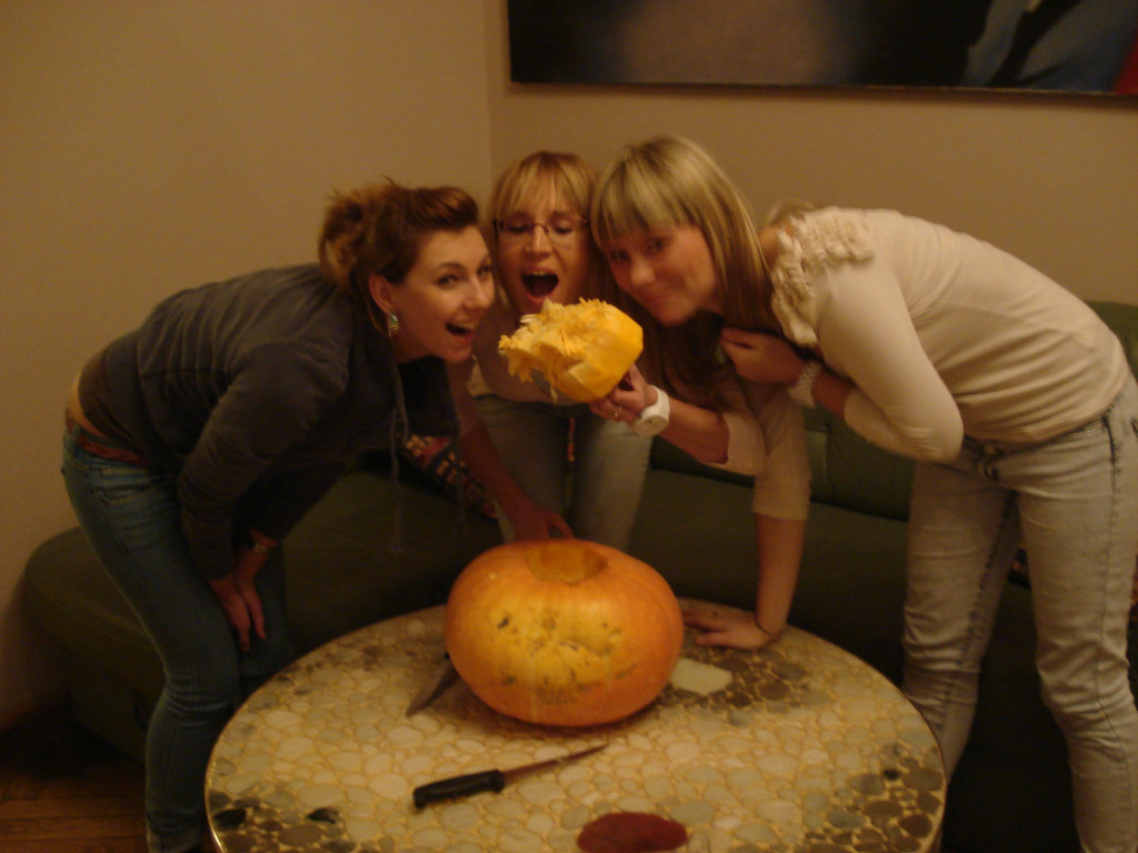 makin' pumpkin in euro room:)