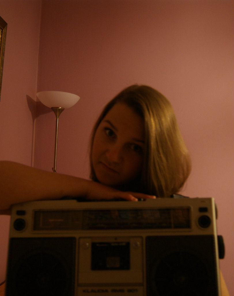 RADIO . ;  > 