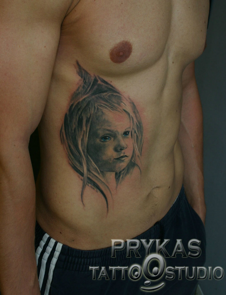 portret czarno szary tatuae 
