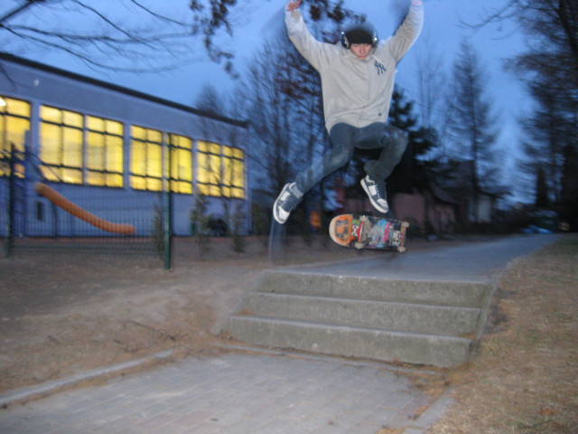 Mj kickflip z 3 schodw:D
