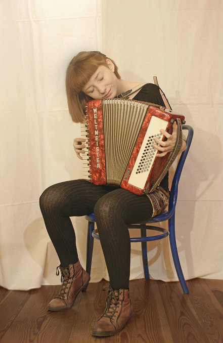 accordion girl