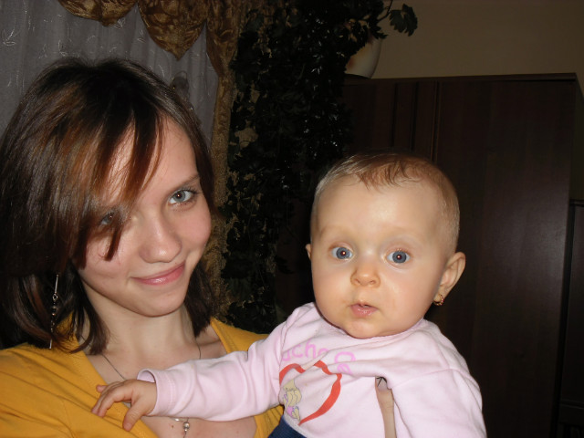 Lenka ;**