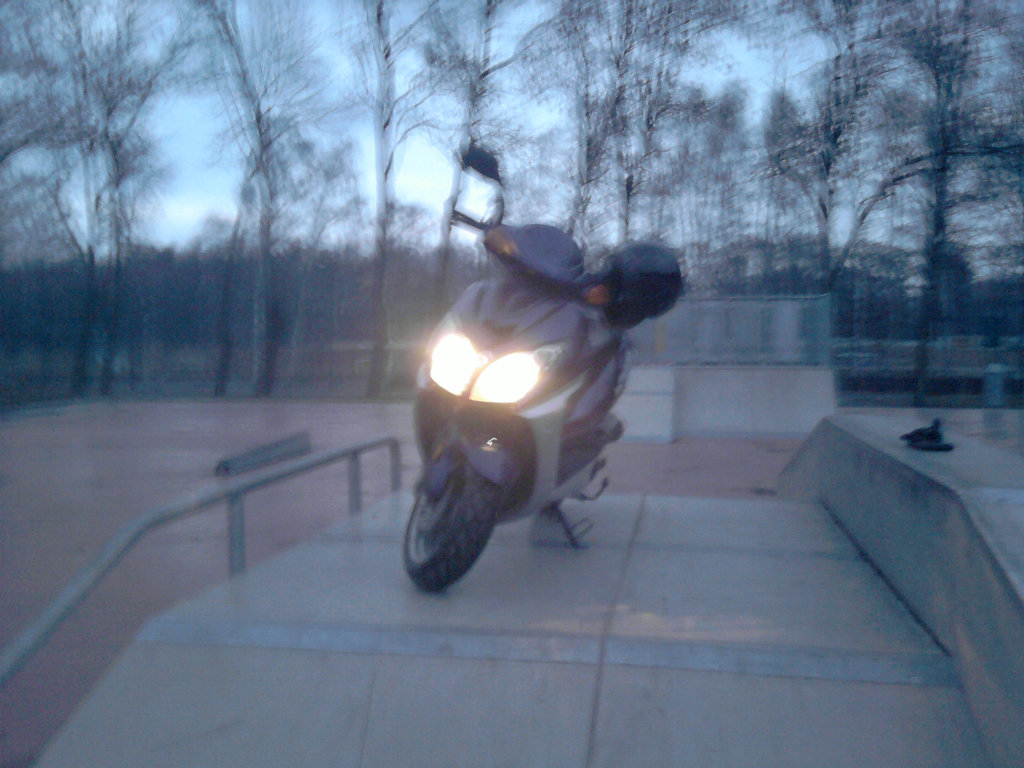 My skuter Na skateparku 
