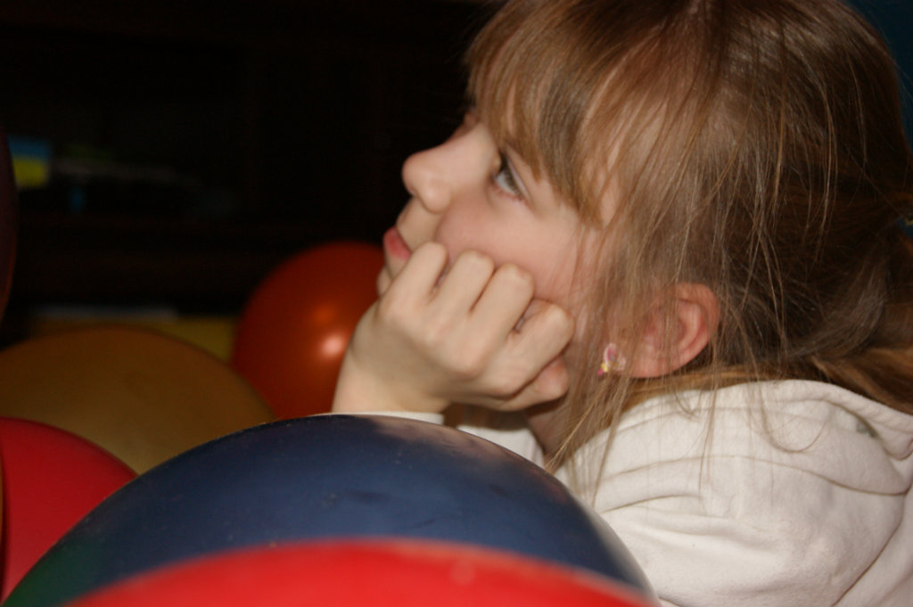 W balonach...