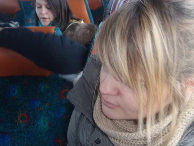 w autobusie:q