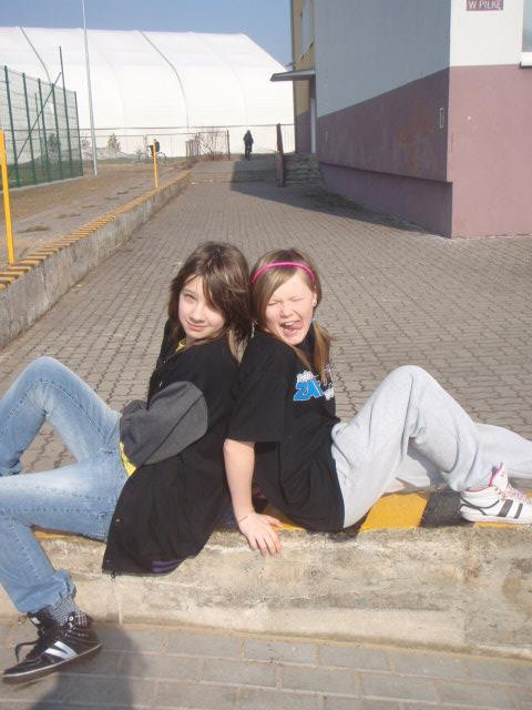 kochaj swoj siostr . < 3