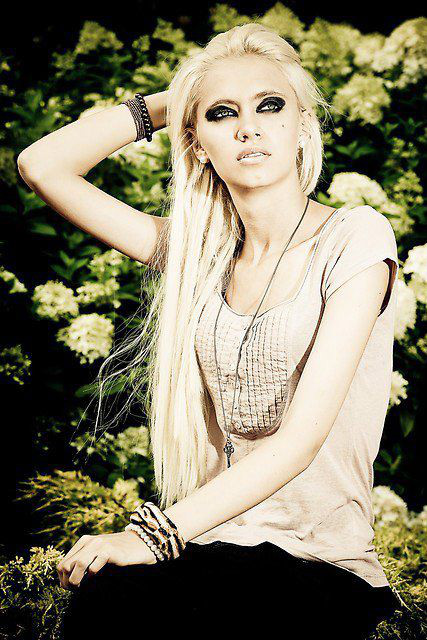 Mod.Amelia Inna