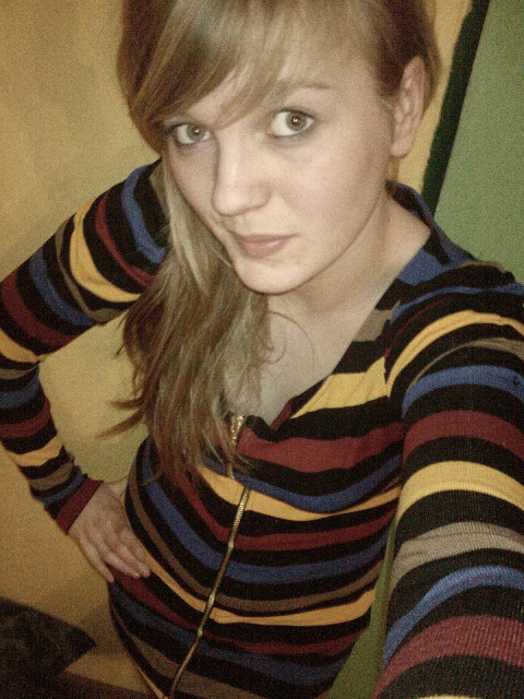 ;>