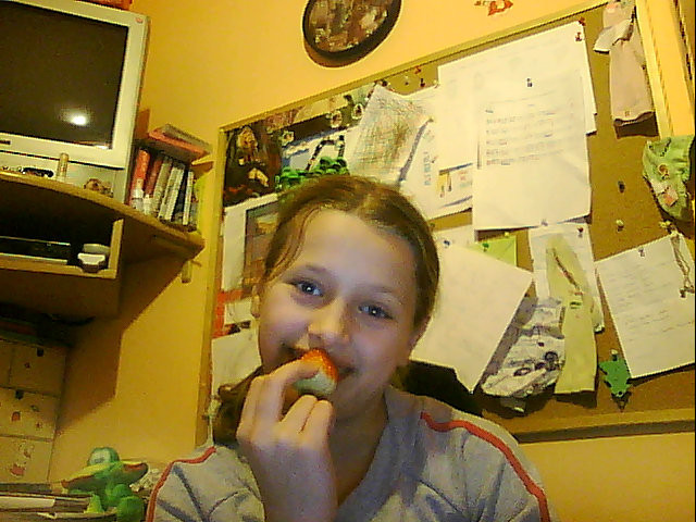 Mmmm.. Truskawki! < 3333