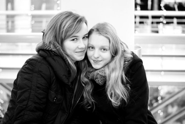 z Esti ;* 