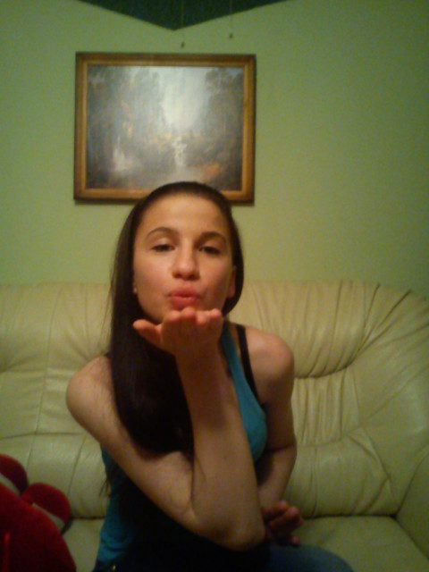 kiss;*