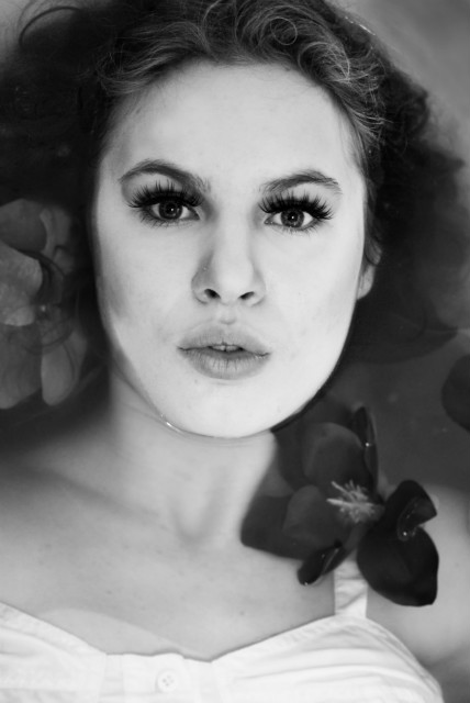 black&white romantic 