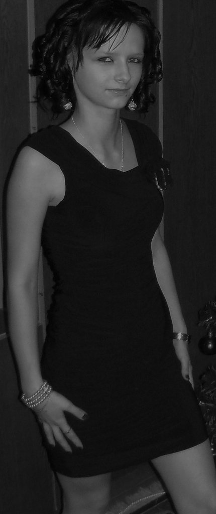 szaro!;/