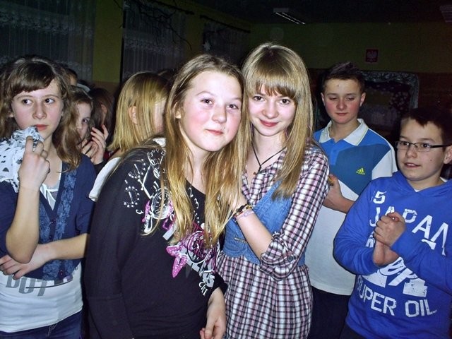 szkolna dyska z Paulin ;** 