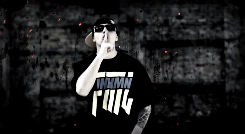 Mj mikrofon dymi.