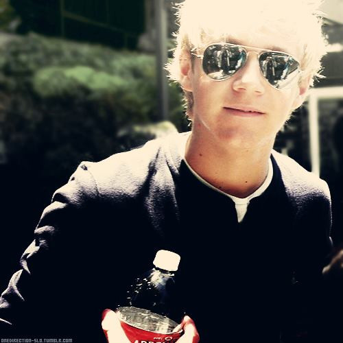 Niall Horan . 