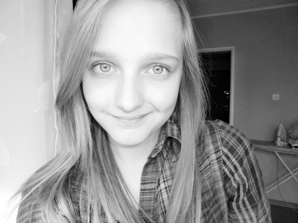 :>