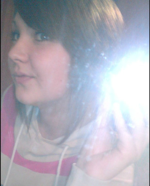 gupia mina w brudnym lustrze :D