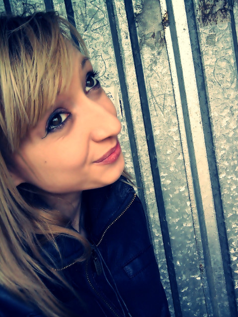 ' ta blondynka graa w Nim' 